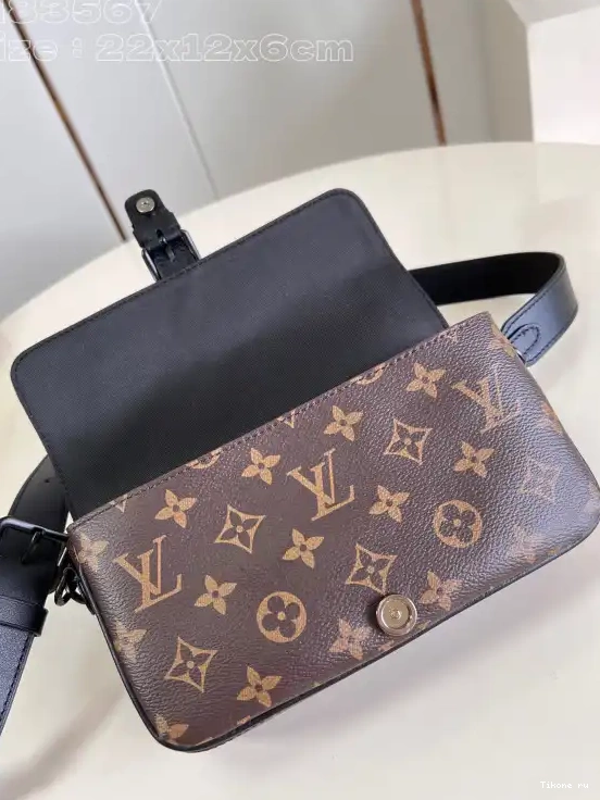 Cheap Wallet LOUIS VUITTON Wearable Montsouris 0619